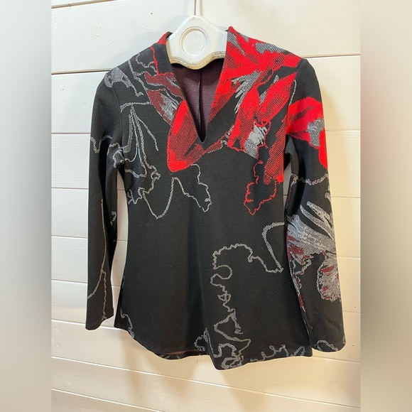 LUC FONTAINE – GRAPHIC PRINT TOP – SIZE 6 - Picture 7 of 11